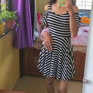 Strip Line Dress / Black & White Dress