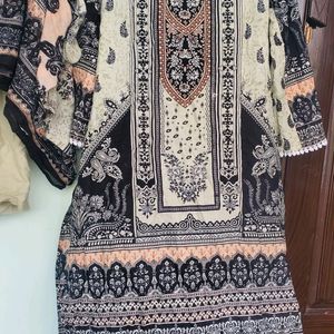 PAKISTANI STITCHED SUIT IN A BEAUTIFUL 😍 CONDITIO