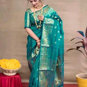 TRADITIONAL SAREE FOR WOMEN