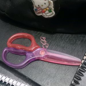 Deli Cute Paper Cutting Pink And Purple Scissors