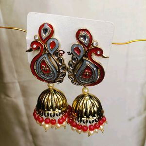 new daynamic red colour earrings