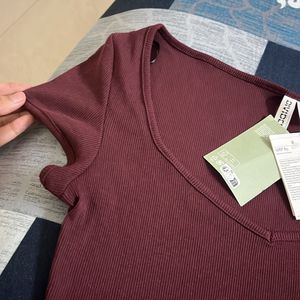 Cute H&M Top With Tag