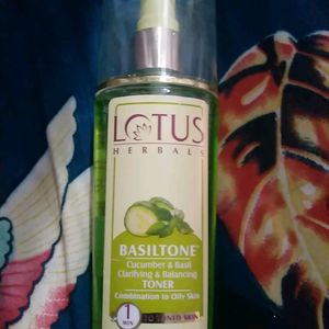 Lotus Herbals Basiltone Cucumber & Basil Clarifyin