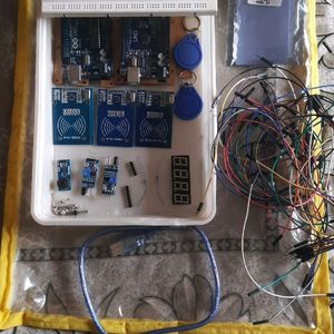 2 Arduino, 3 RFID,breadboard,detector