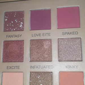 NUDE EYESHADOW PALETTE