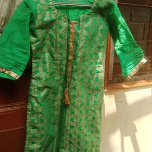 Green Banarasi Suit 💚