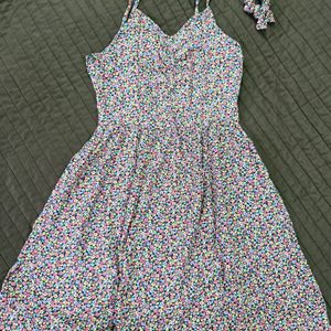 Sleeveless Multicolored Dress With Scrunchie