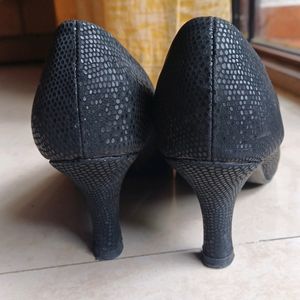 Beautiful Black Snake Skin Heels