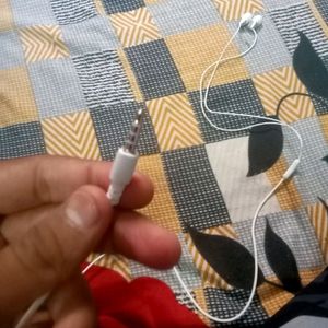 Sony Earphone {WI-C200}