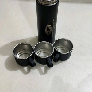 Vacuum Flask With 3 Mugs