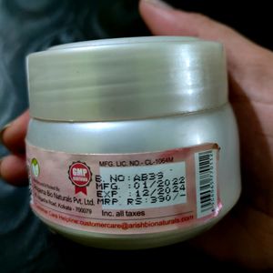 Women Papaya Chandan Depigmentation Cream