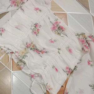 👉New Flowers Printed White Top With Full Sleeves