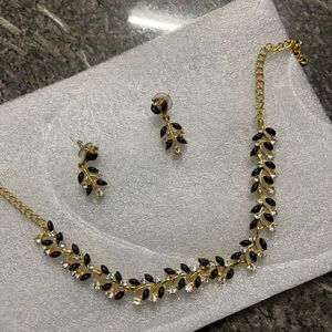 Most Elegant Black Neckpiece With Ear Studs