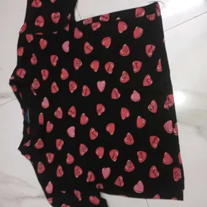 Chic Black Sleeveless Top with Playful Heart Print