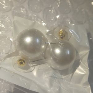 BEAUTIFUL WHITE PEARL STUDS EARRINGS