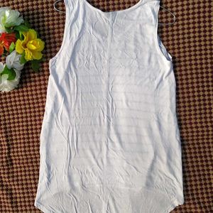 Sleeveless T-shirt