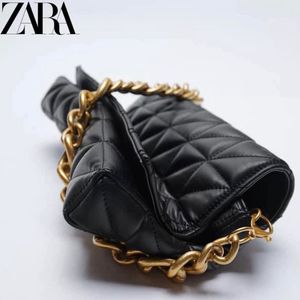 Zara Quilted Chunky Chain Shoulder Bag.