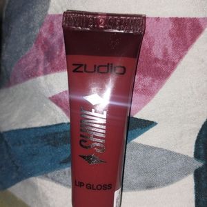 LIP ₹100 GLOSS STAY HOURS