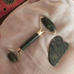 Face Roller Massage (Gua Sha)