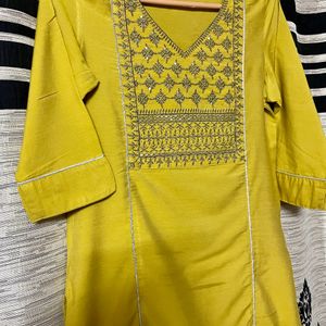 Embroidered Straight Kurta