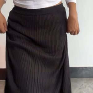 Black Ribbed MIDI Skirt