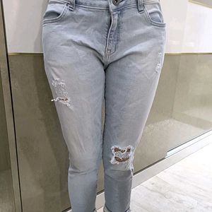 Ripped Cropped Blue Jeans