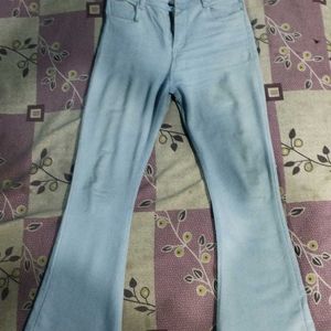 I'M SELLING JEANS