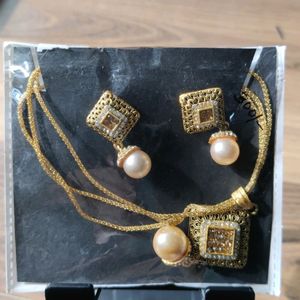 Golden Necklace Set With Earings