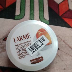 Lakme Pitch Milk Vitamin E Cream Moisturizer