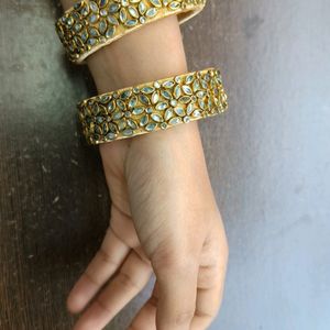 2 Bangles in Gleaming Gold