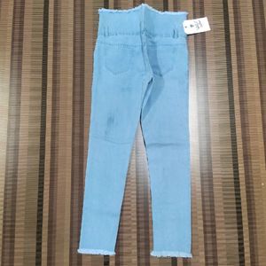 R-64 Size 28 Knee Cut Slim Fit Women Denim Jeans