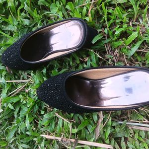 black heels..stone wear...🤗