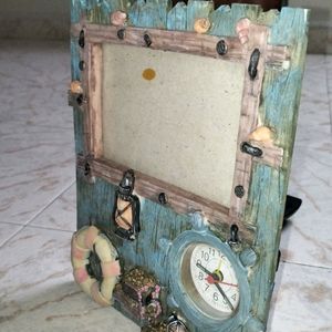 Photo frame With Clock