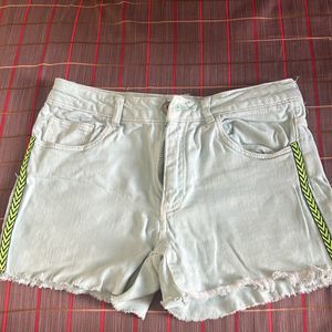 Zara Shorts With Stripe Design