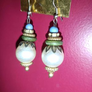 White Stone Earing