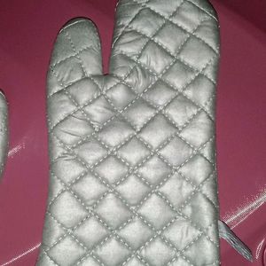 OVEN GLOVES (A Pair)