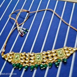 Green Choker Set