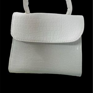 White Sling Bag (women’s)