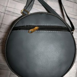 Round Sling Bag (Mini Mouse)