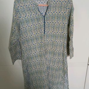 Kurti rarely used in good condition. No flaws.