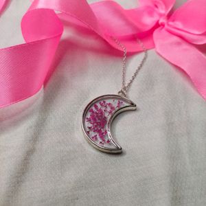 Anne's lace moon necklace