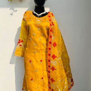 Embroidered Pakistani Suit