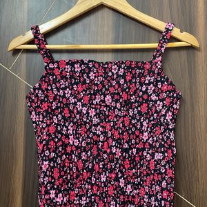 Strectable Cutsleeves Floral Top