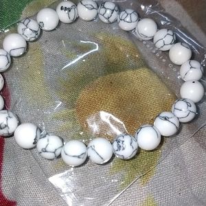 HOWLITE CRYSTAL BRACELET