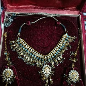 Jewellery Set (Necklace With Earrings)