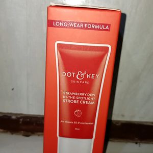 Dot & Key Strobe Cream Strawberry