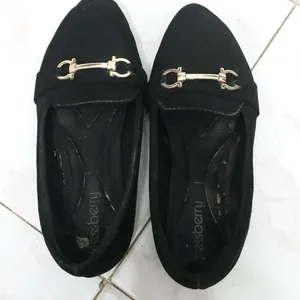 DRESS BERRY Black Golden Buckleloafer Women