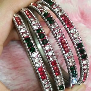 A Cute Bangles Set