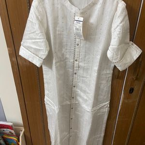 New With Tag KURTA White Bust 34