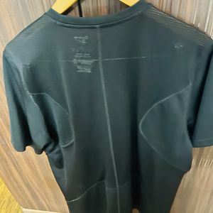 Reebok Polyester black tshirt